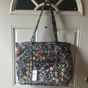 Vera Bradley - Fresh-Cut Floral Green Vera Tote